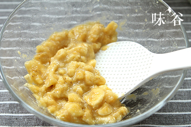 电饭煲版香蕉煎饼步骤2