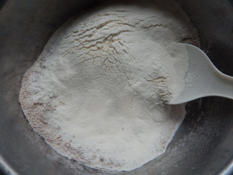 黑麦面粉饭菜鸡蛋煎饼步骤2