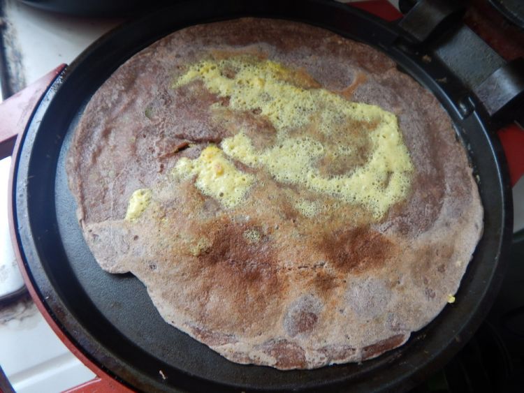 黑麦面粉饭菜鸡蛋煎饼步骤13