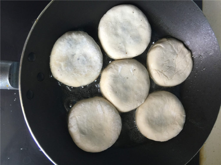 红糖黑芝麻小饼#新鲜步骤6