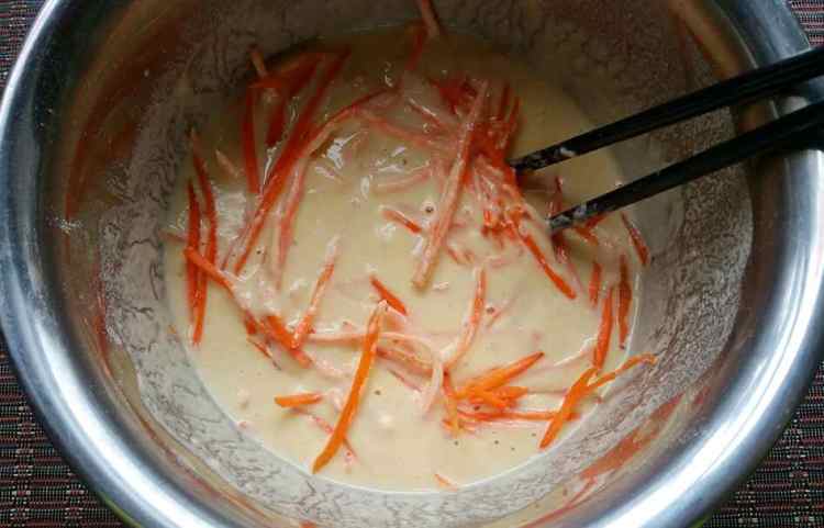 胡萝卜玉米粉饼#新鲜步骤3