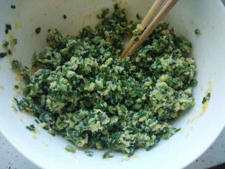 韭菜豆渣饼步骤4