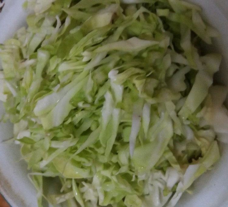 包菜虾皮饼步骤1