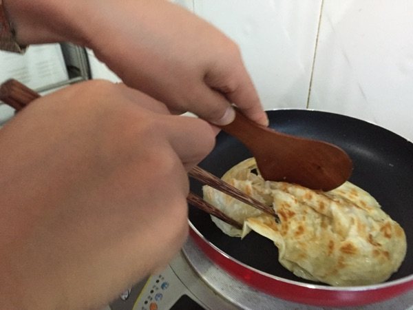 鸡蛋手抓饼步骤4