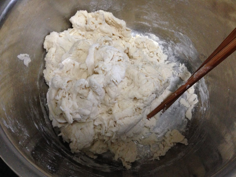 鸡油香葱手撕饼步骤2