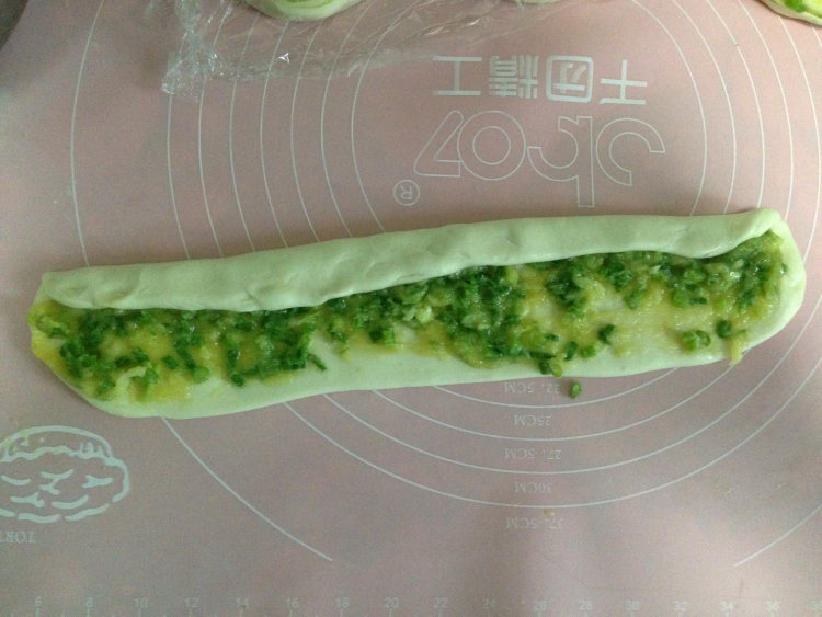 鸡油香葱手撕饼步骤9