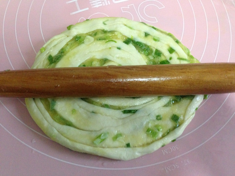 鸡油香葱手撕饼步骤16