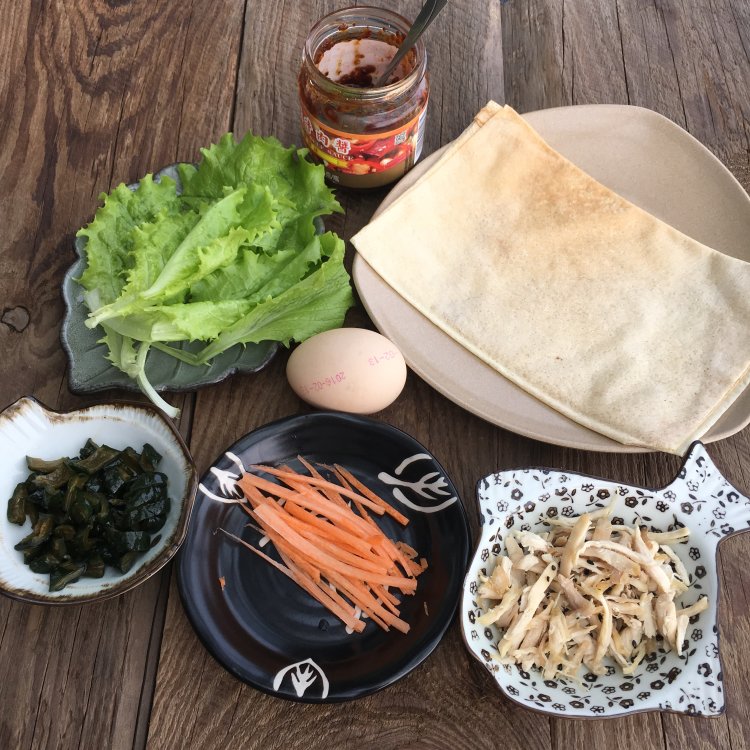 鸡丝脆心煎饼卷步骤2