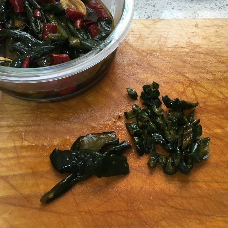 鸡丝脆心煎饼卷步骤1