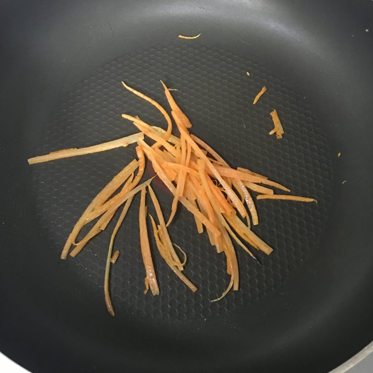 鸡丝脆心煎饼卷步骤3