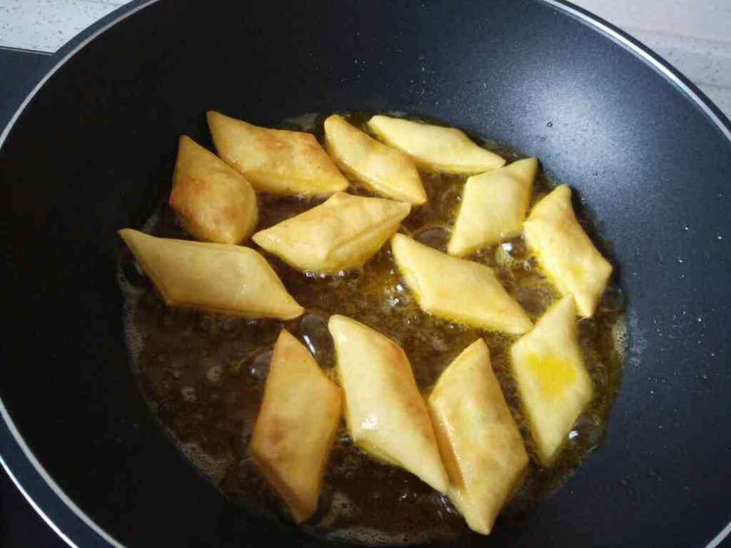 炸泡饼步骤7