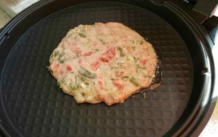 番茄金针菇蛋饼步骤6
