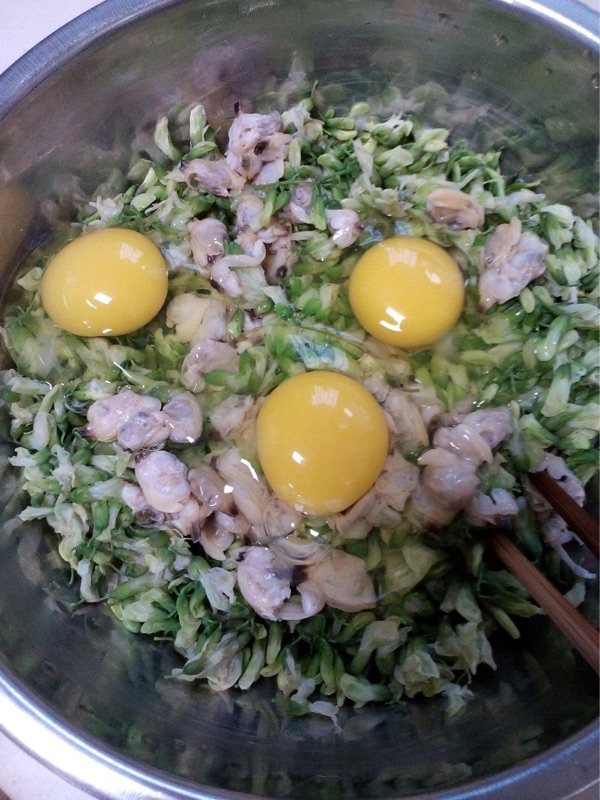 蛤蜊槐花饼步骤4