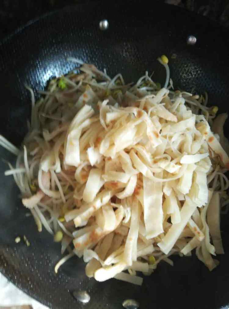 豆芽菜炒饼步骤5