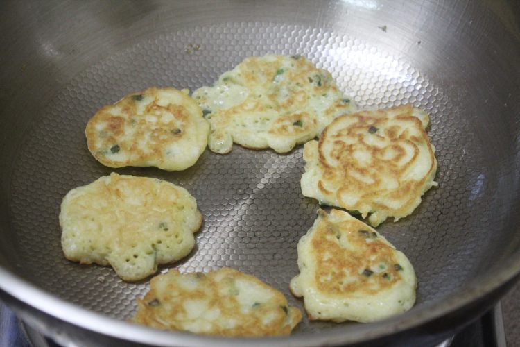 土豆葱香饼步骤7