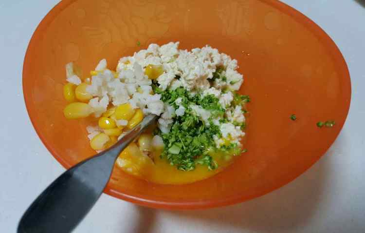 杂蔬手抓鸡蛋饼步骤2