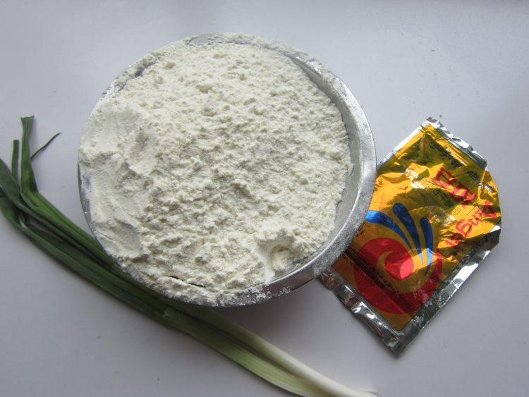 三和一葱花饼步骤1