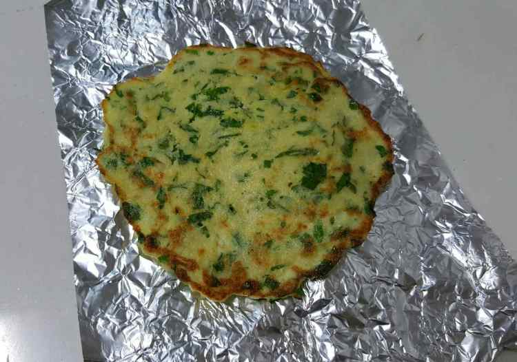 芹菜叶奶酪山药鸡蛋饼步骤9