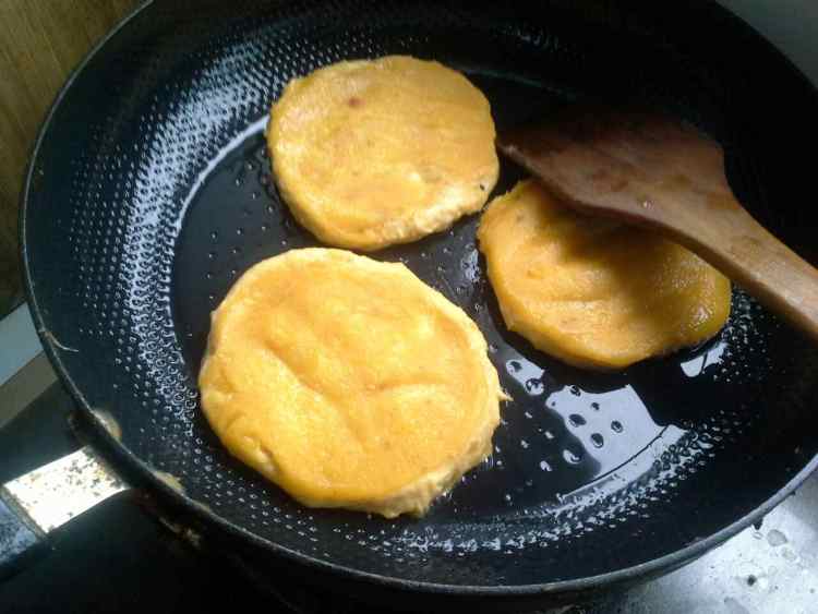 芝麻红薯糯米饼步骤4
