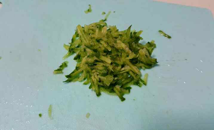 黄瓜酸奶蛋白饼步骤1