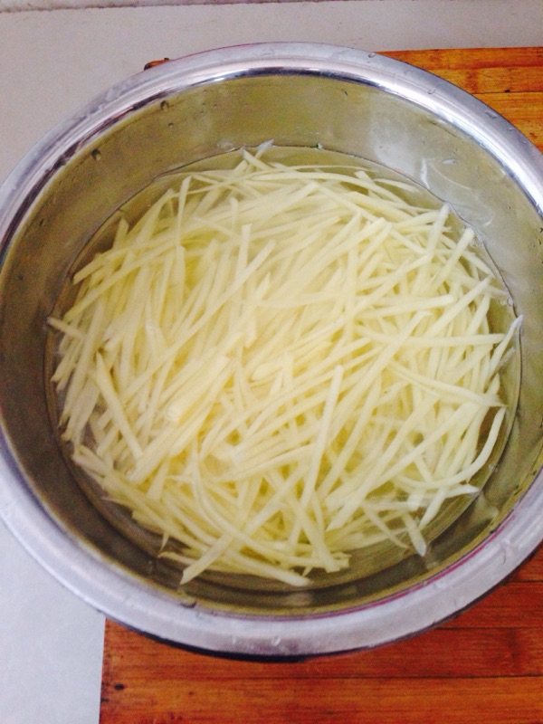 薄饼卷土豆丝步骤3