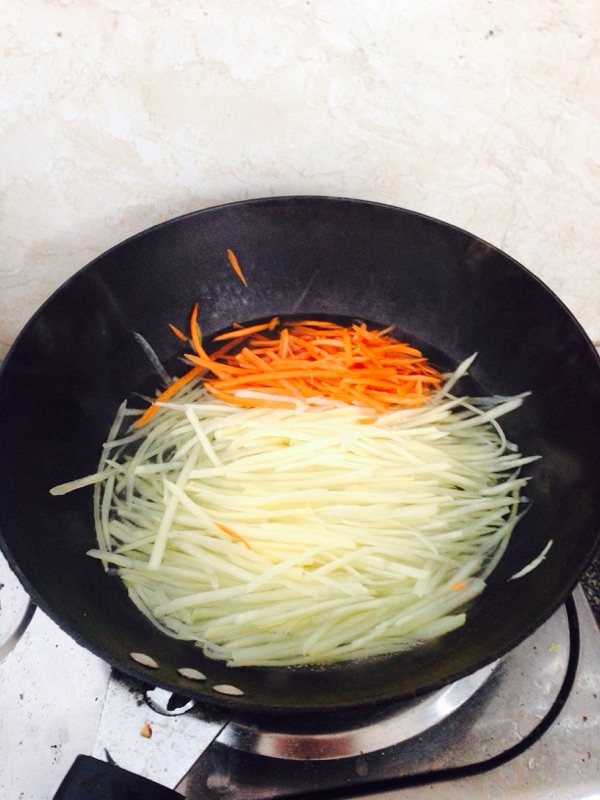 薄饼卷土豆丝步骤4