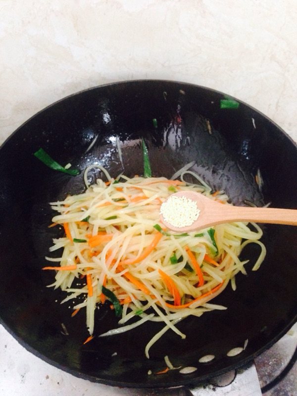 薄饼卷土豆丝步骤12