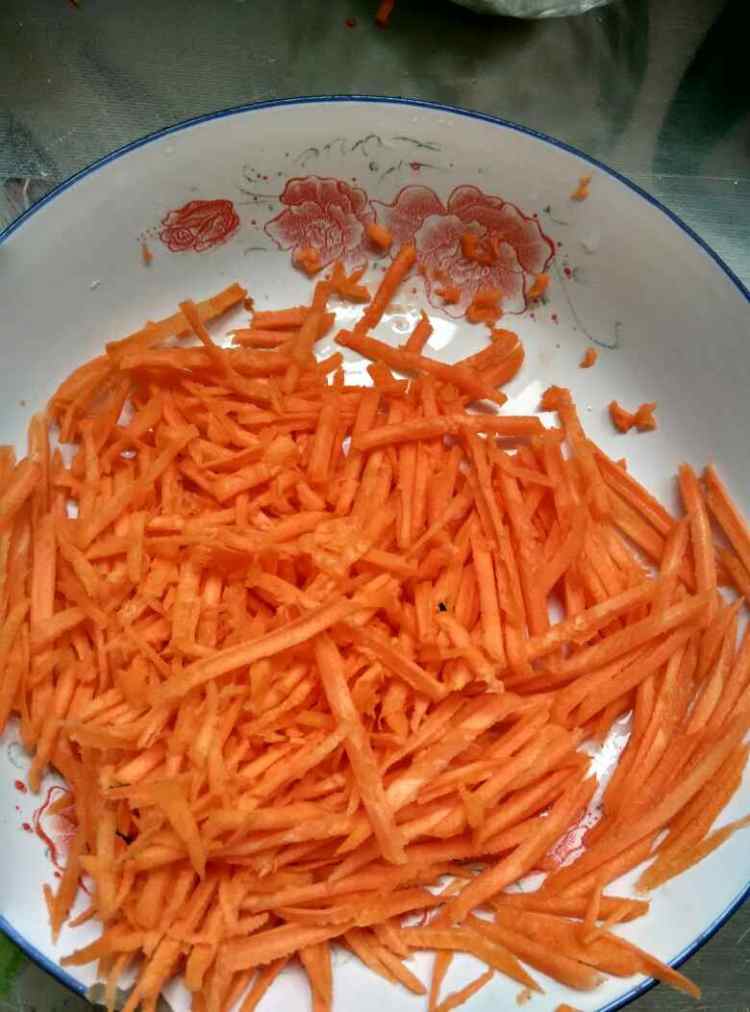 胡萝卜鸡蛋饼步骤1