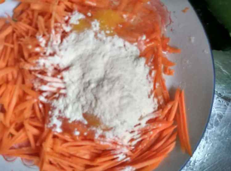 胡萝卜鸡蛋饼步骤3