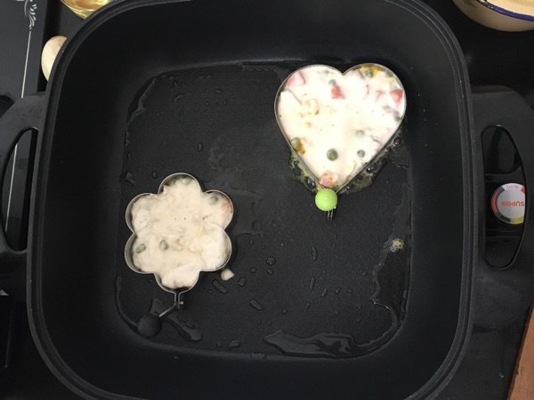 金樱子花饼步骤3