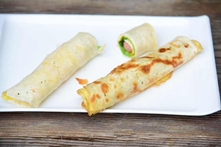 鸡蛋蔬菜卷饼步骤4