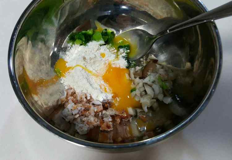 菠菜皮皮虾酥饼步骤3