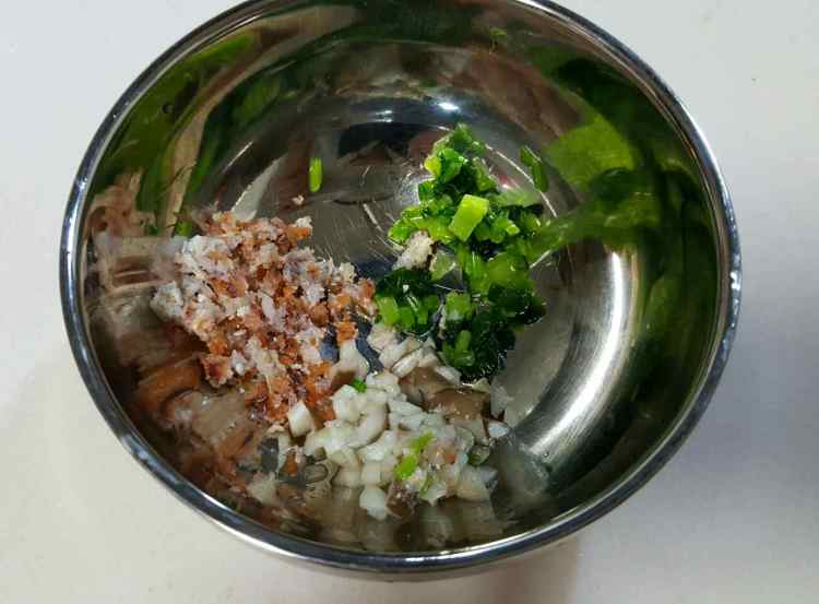 菠菜皮皮虾酥饼步骤2