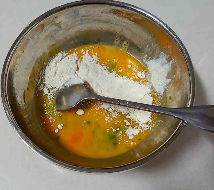 宝宝辅食香椿蛋饼步骤4