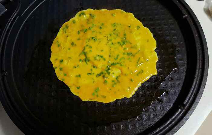 宝宝辅食香椿蛋饼步骤7