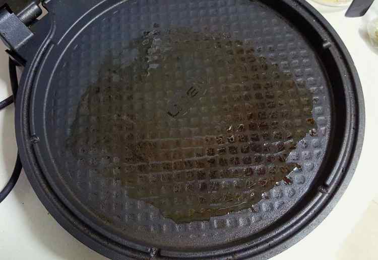 宝宝辅食香椿蛋饼步骤6