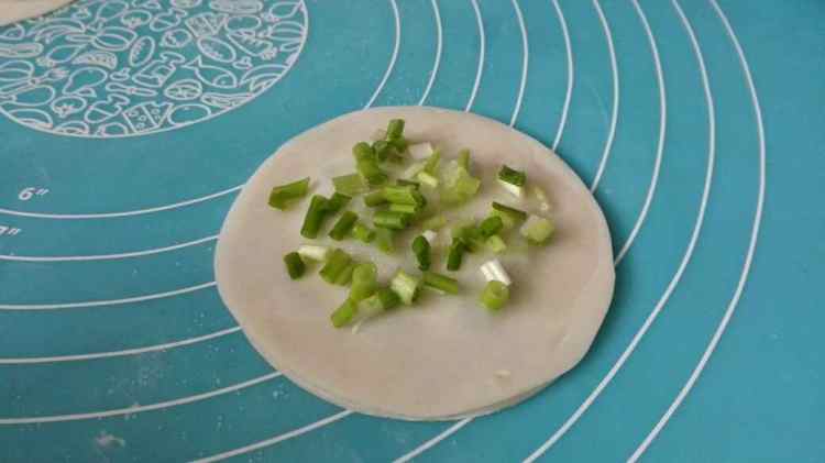 饺子皮葱油饼步骤5