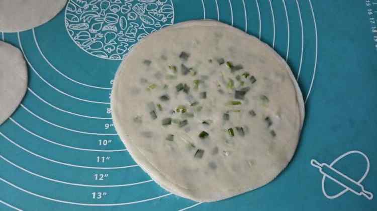 饺子皮葱油饼步骤7