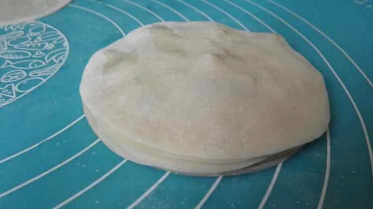 饺子皮葱油饼步骤6