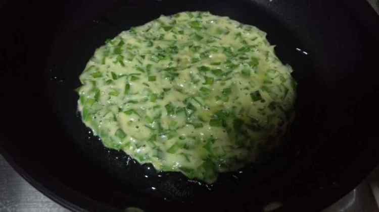 韭菜鸡蛋饼步骤6
