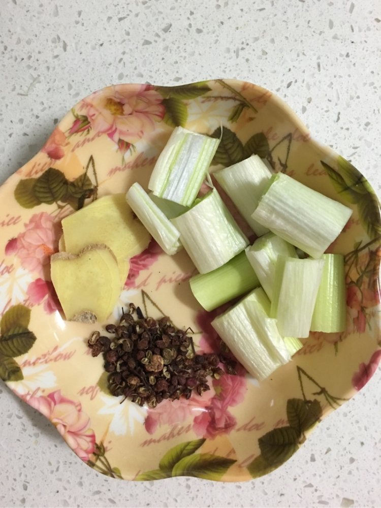 手抓葱油饼步骤1