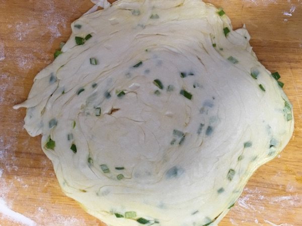 手抓葱油饼步骤14