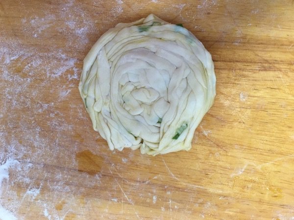 手抓葱油饼步骤13