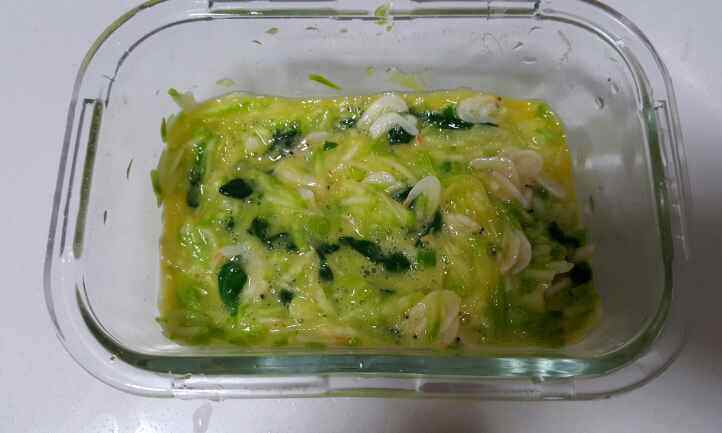 西葫芦虾皮鸡蛋饼步骤2