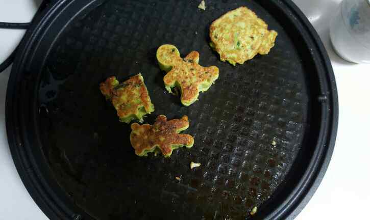 西葫芦虾皮鸡蛋饼步骤6