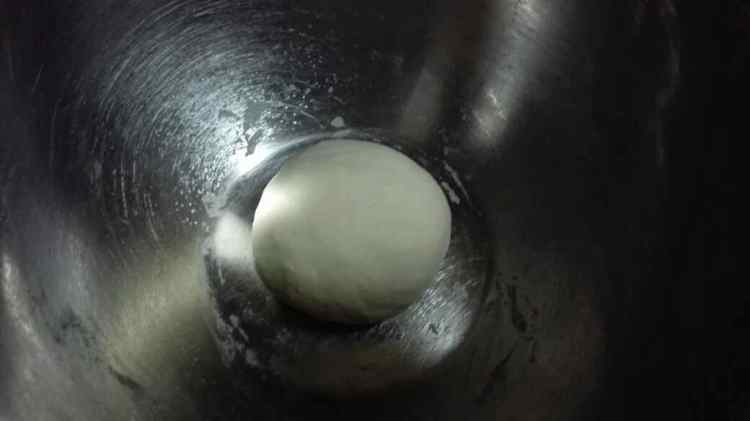 芦笋鸡蛋灌饼步骤1