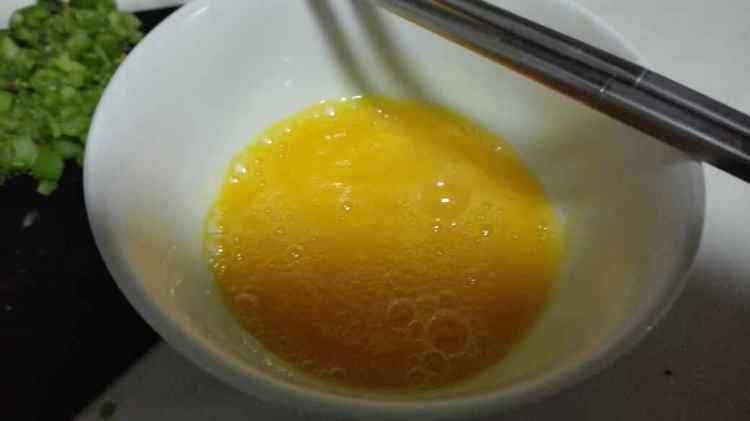 芦笋鸡蛋灌饼步骤4