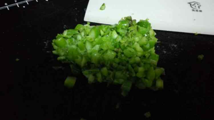 芦笋鸡蛋灌饼步骤3