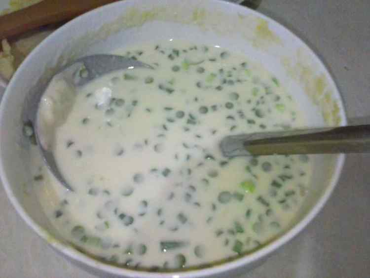 蒜苔鸡蛋饼步骤2