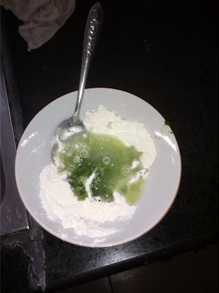 菜泥鸡蛋饼步骤3